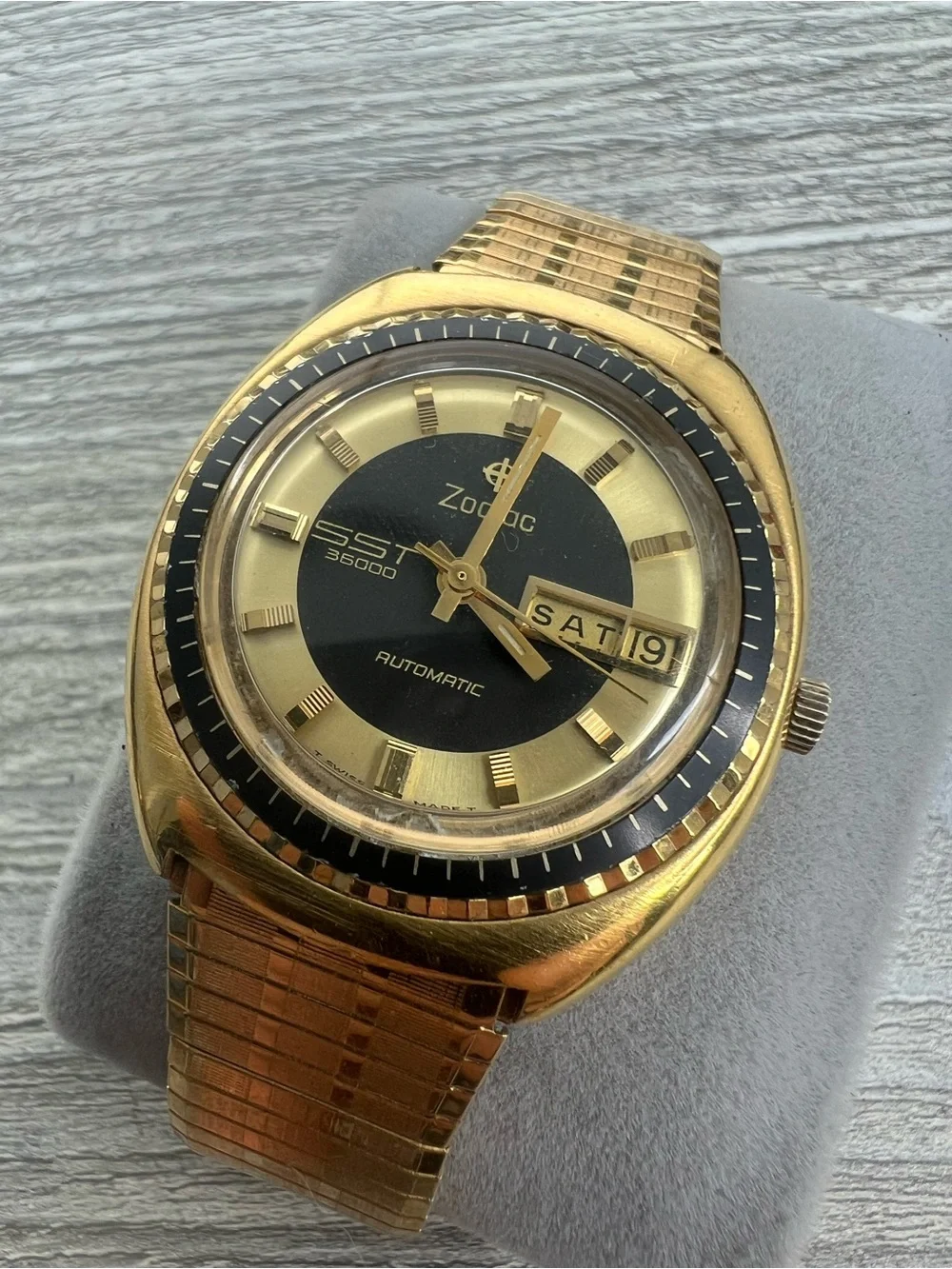 Zodiac SST 36000 Gold-Tone Men's Automatic Watch with Black Dial Ring